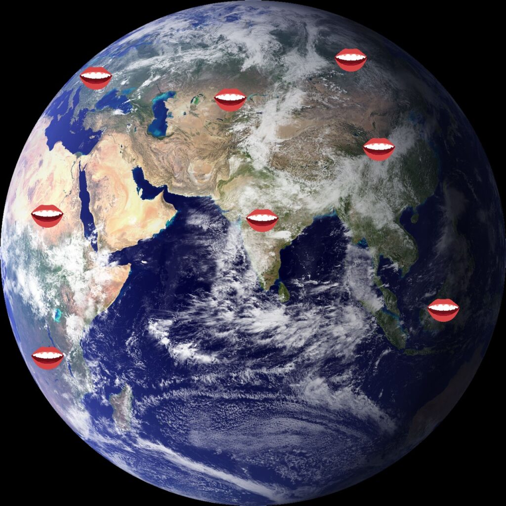 Image de la planète Terre centrée sur l'Inde et avec de multiples bouches la recouvrant. Chacune signifiant une langue employée.