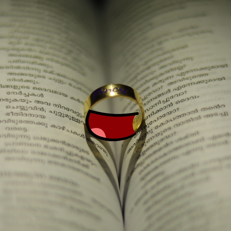 Livre ouvert en deux avec un anneau au centre du bouquin comme posé sur la reliure intérieure. Celui-ci est décoré d'une bouche rosée.